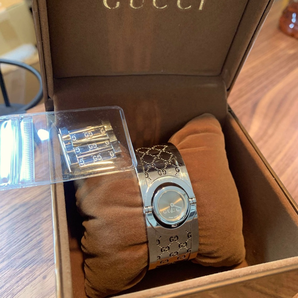 Gucci Bangle Twirl Watch with GG Engraved on silver